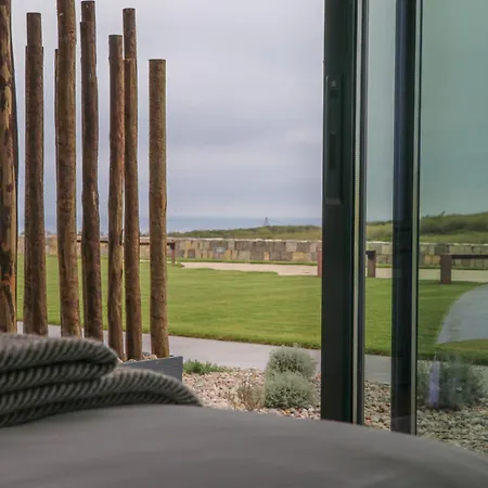 - Movement & Nature House Hotel Santa Cruz (Oeste)